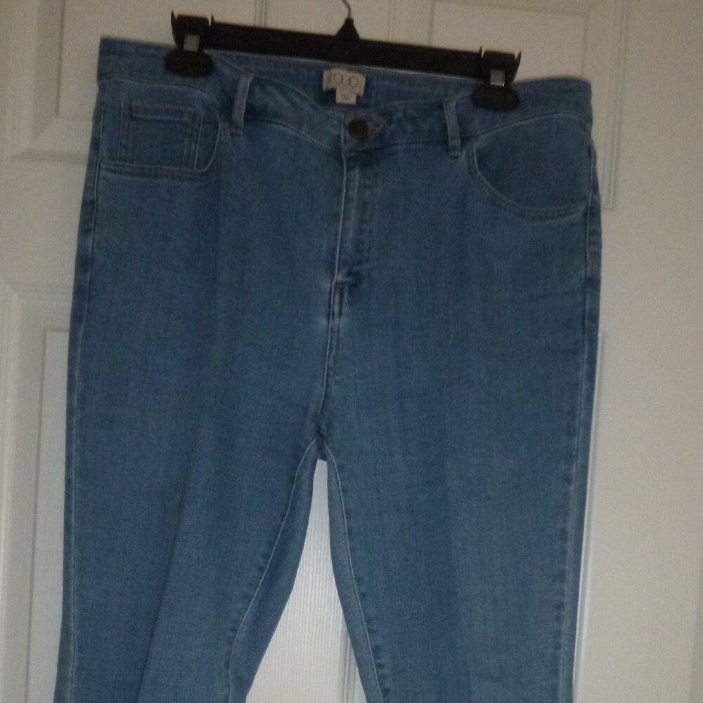Women's Indigo denim jeans, with ankle zippers.